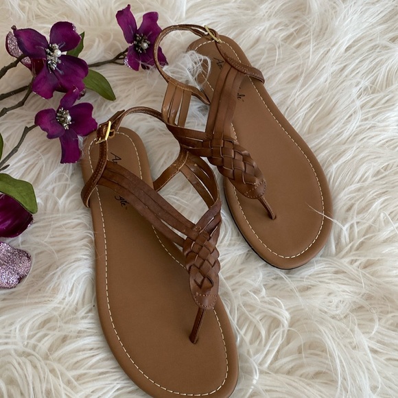 American Eagle sandals - Picture 2 of 13